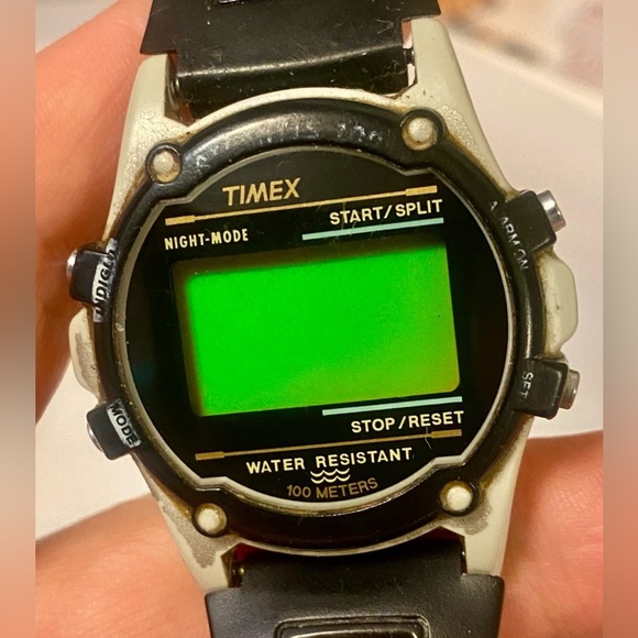 Timex Black Smartwatch with Classic Design. Vintage. Unisex - Picture 3 of 4